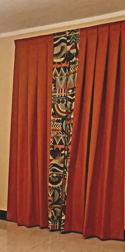 Tende con bordo decorativo